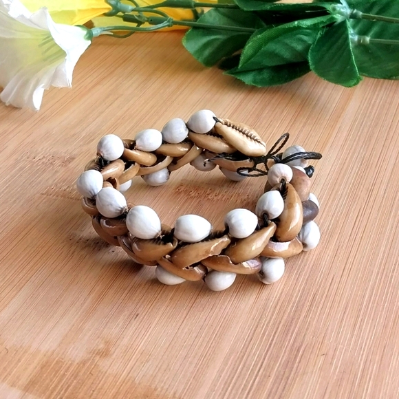 No Brand Jewelry - 1PC Beautiful Woven Cowrie Shell Beaded Bracelet